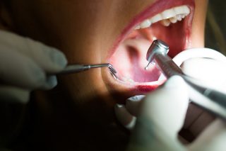 odontiatros dentist